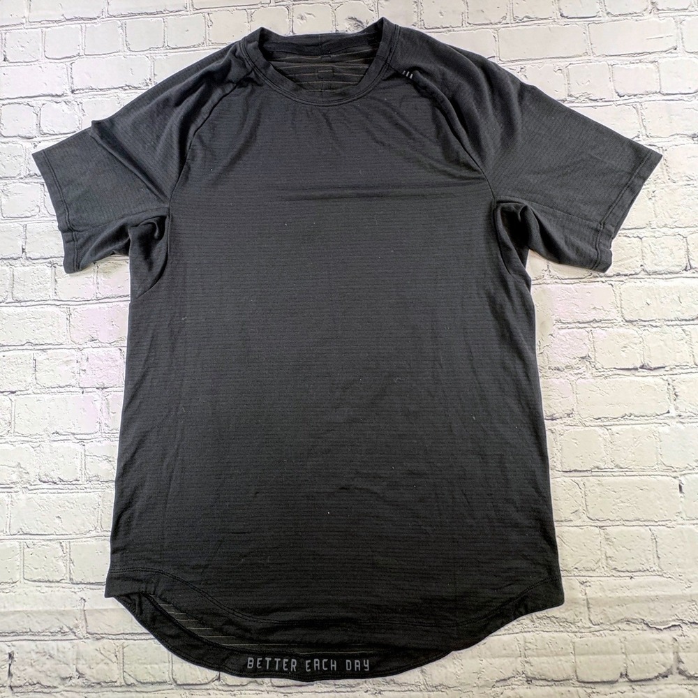 Lululemon Metal Vent Tech Shirt Mens Size S Black Short Sleeve Athletic Tee